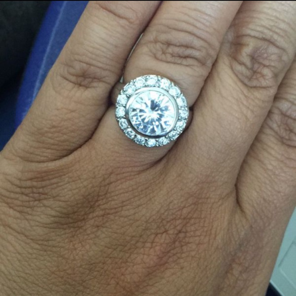 Gorgeous Heiress Halo Ring. Size 6.25